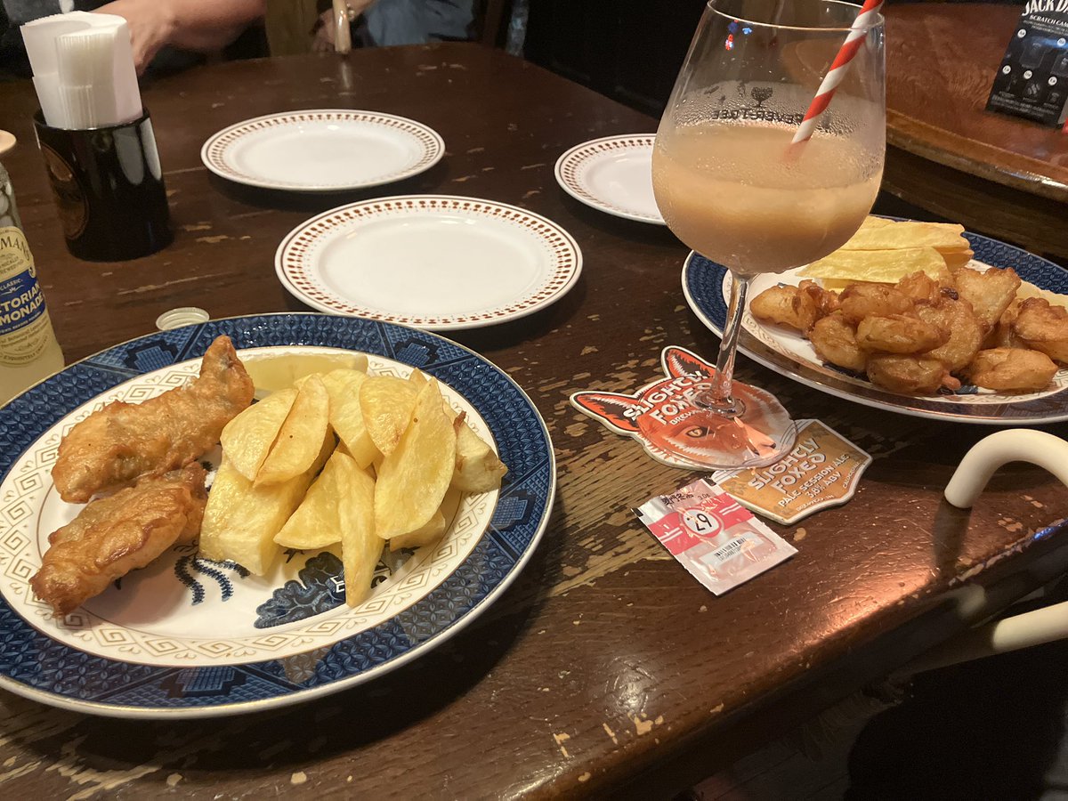 pbtm9121's tweet photo. 昨日は久しぶりにバーモンジー行った　いつもスウェードが新旧問わずかかっててありがたい😊 https://t.co/4vFiAQkx6S