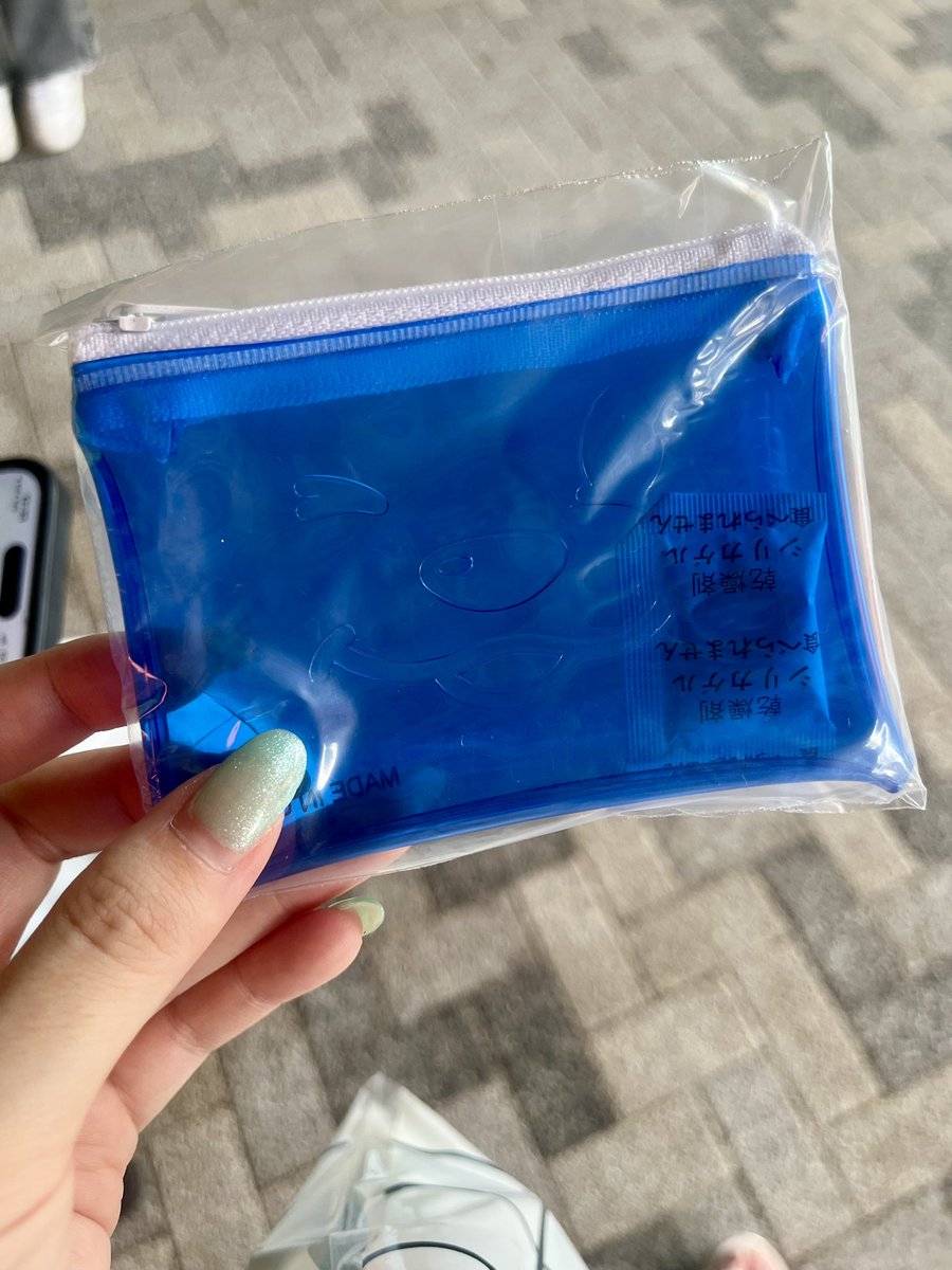 setuka_1224's tweet photo. 【交換】
スピードJAM'Sジャムズくじ ゼンジン ミセス

譲）蛍光クリアポーチ (青)

求）蛍光クリアポーチ(赤or黄)orアクリルチャーム

後日郵送もしくは明日国立競技場におられましたら手渡し可能。
よろしくお願いいたします😌 https://t.co/V9N91Ebo7D
