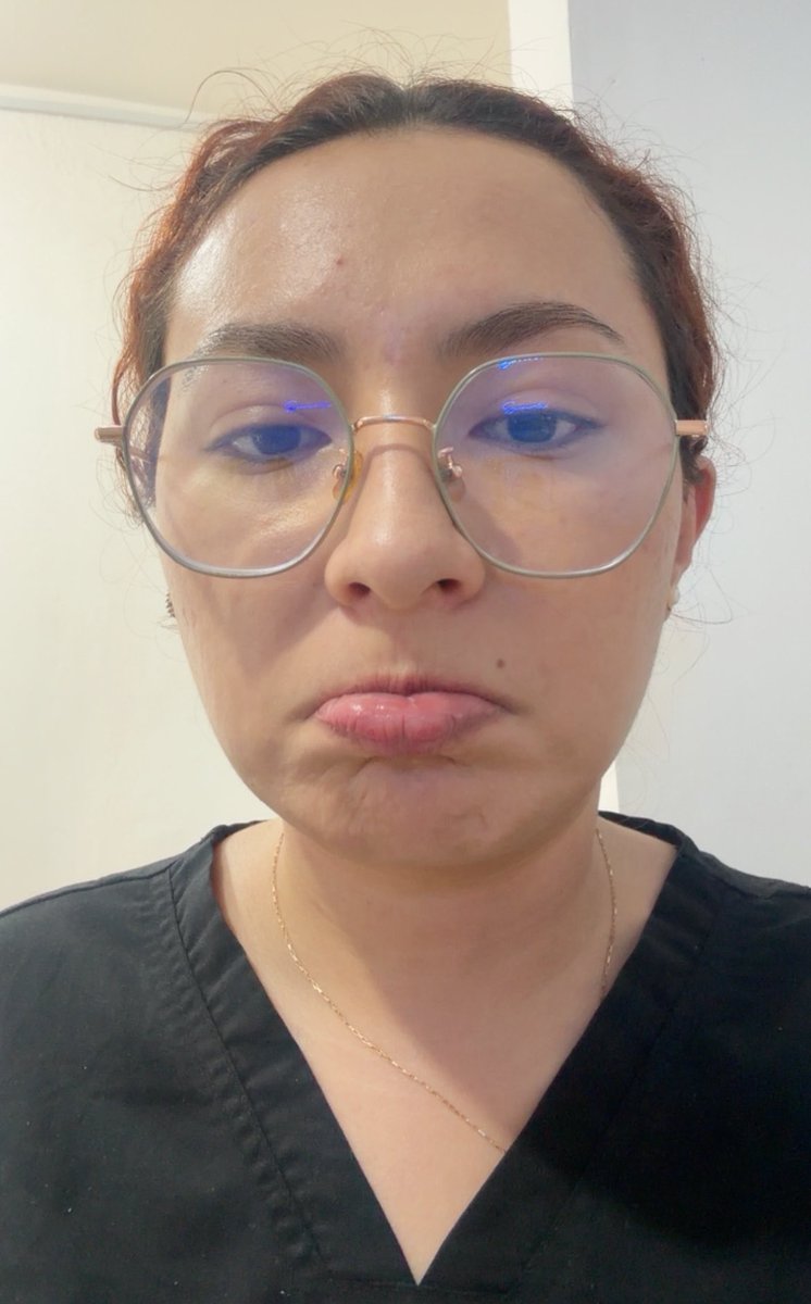 paonly3's tweet photo. La cara que ve mi carro después de 12 horas de trabajo aunque dije que me iría a dormir ahí en mis ratos libres, pero la que lleva mi agenda llenó de pacientes y no me dio tiempo ni de comer (yo soy la que lleva mi agenda) https://t.co/JNAIPwF0r9