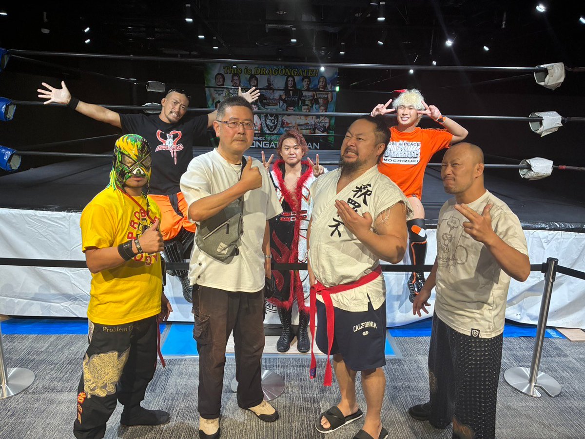 gohayashi's tweet photo. @dragongate_pro 
＠なんばパークス
終了間近にお邪魔しました! https://t.co/cn2LU4FAF0