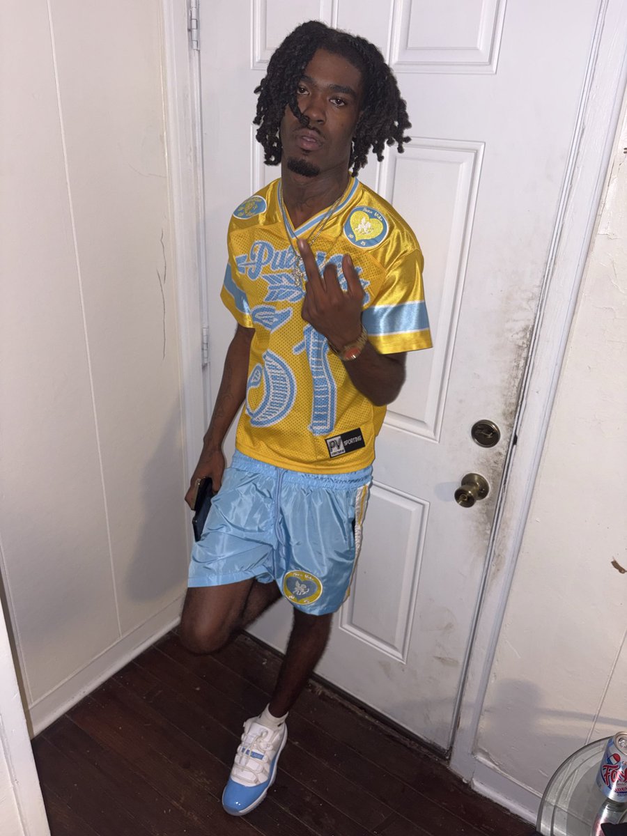 ZaDontPlay5's tweet photo. She said she want a street n!gga till she got 1☔️🔥 https://t.co/XX6S7JWzoZ