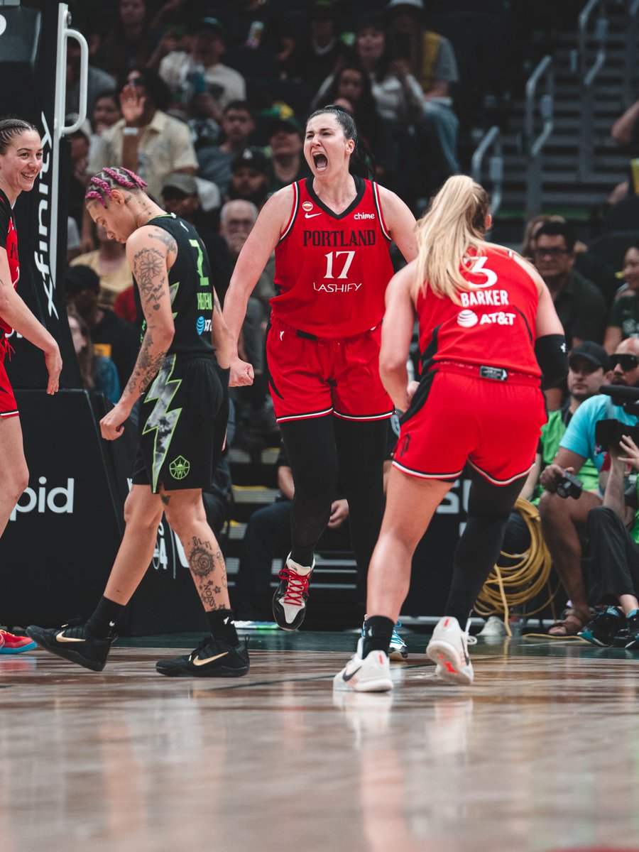 theportlandfire's tweet photo. tonight’s mood🔥 https://t.co/62CUw1dryH