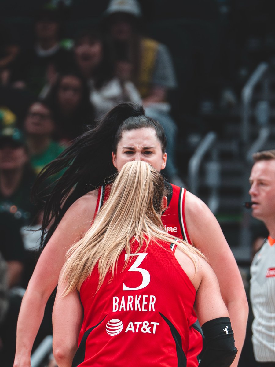 theportlandfire's tweet photo. tonight’s mood🔥 https://t.co/62CUw1dryH