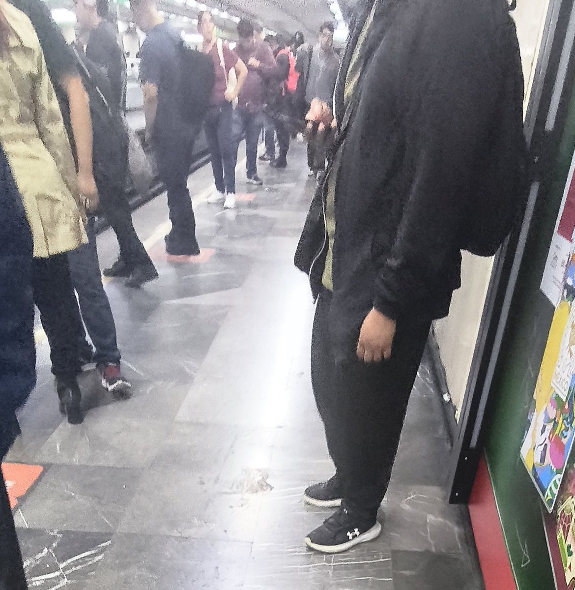 rowhman8673's tweet photo. @MetroCDMX #MetroCDMX 15 min y contando, esperando metro en estación de la línea 8 del metro. Sin avance de trenes en ninguna dirección. https://t.co/nuOcQ3RD6F