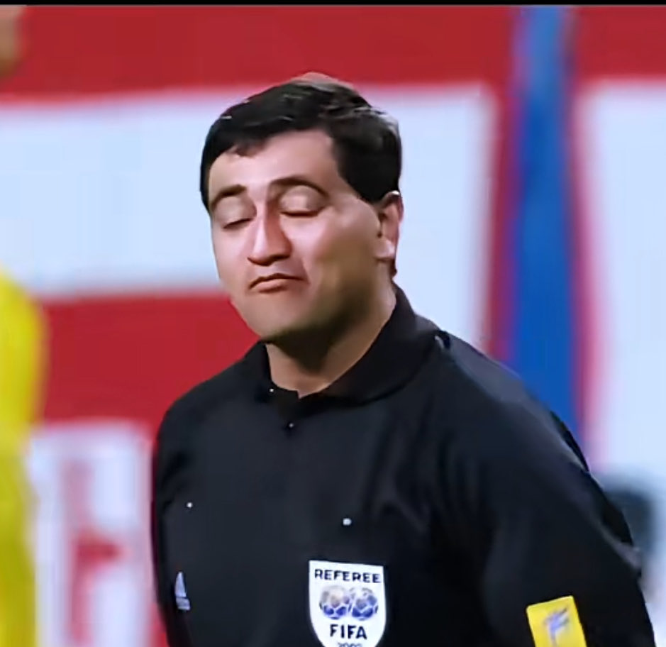 wnsu12's tweet photo. @theKFA The Korean football team needs Byron Moreno https://t.co/7WE1vwKPH4