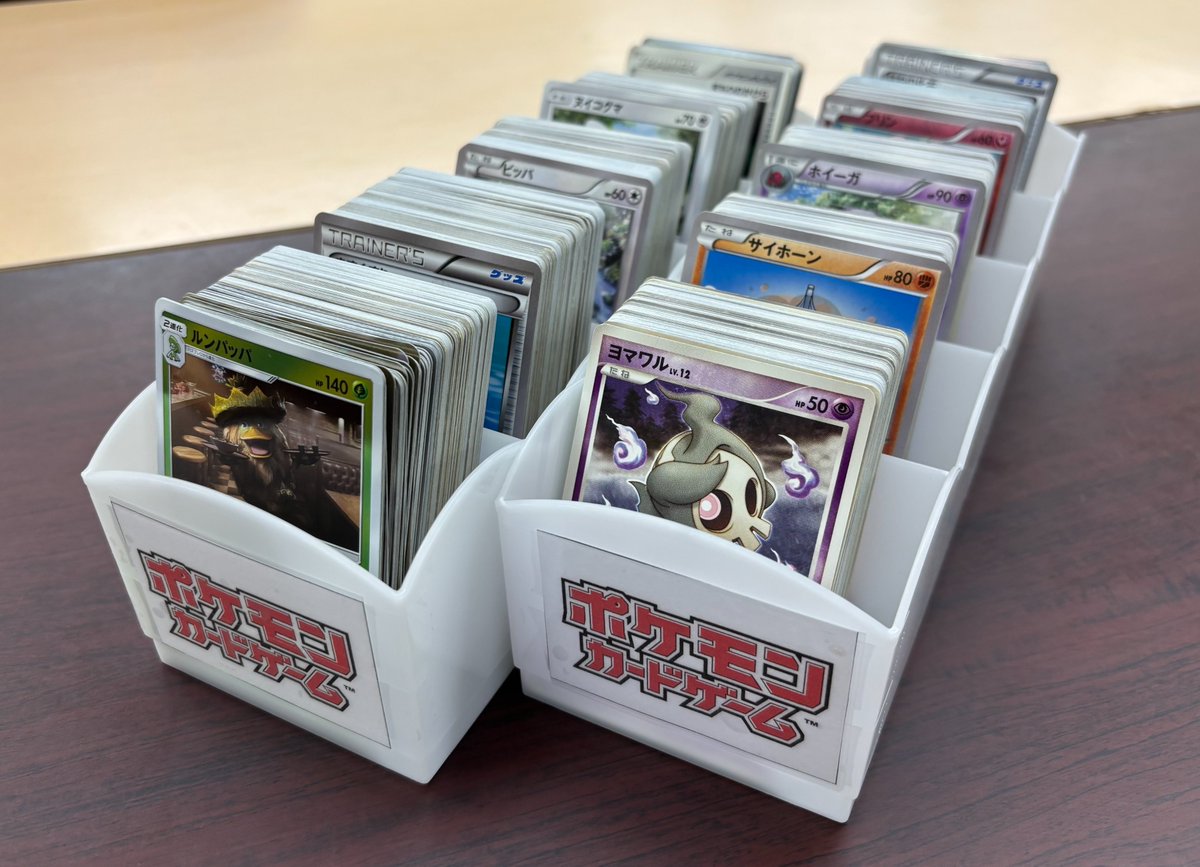 ポケカストレージコーナーに懐かしいシリーズのカードを多数追加しま