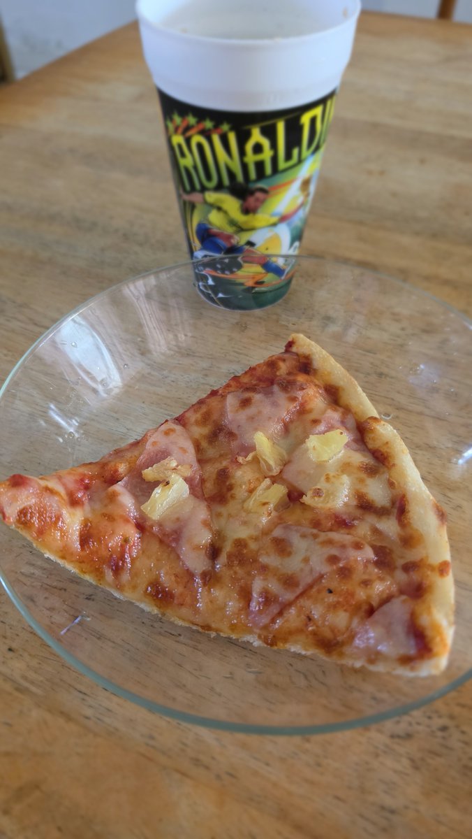 rzalmj's tweet photo. Celebrating france ain with pizza and coca cola https://t.co/16Ahxy21Ld