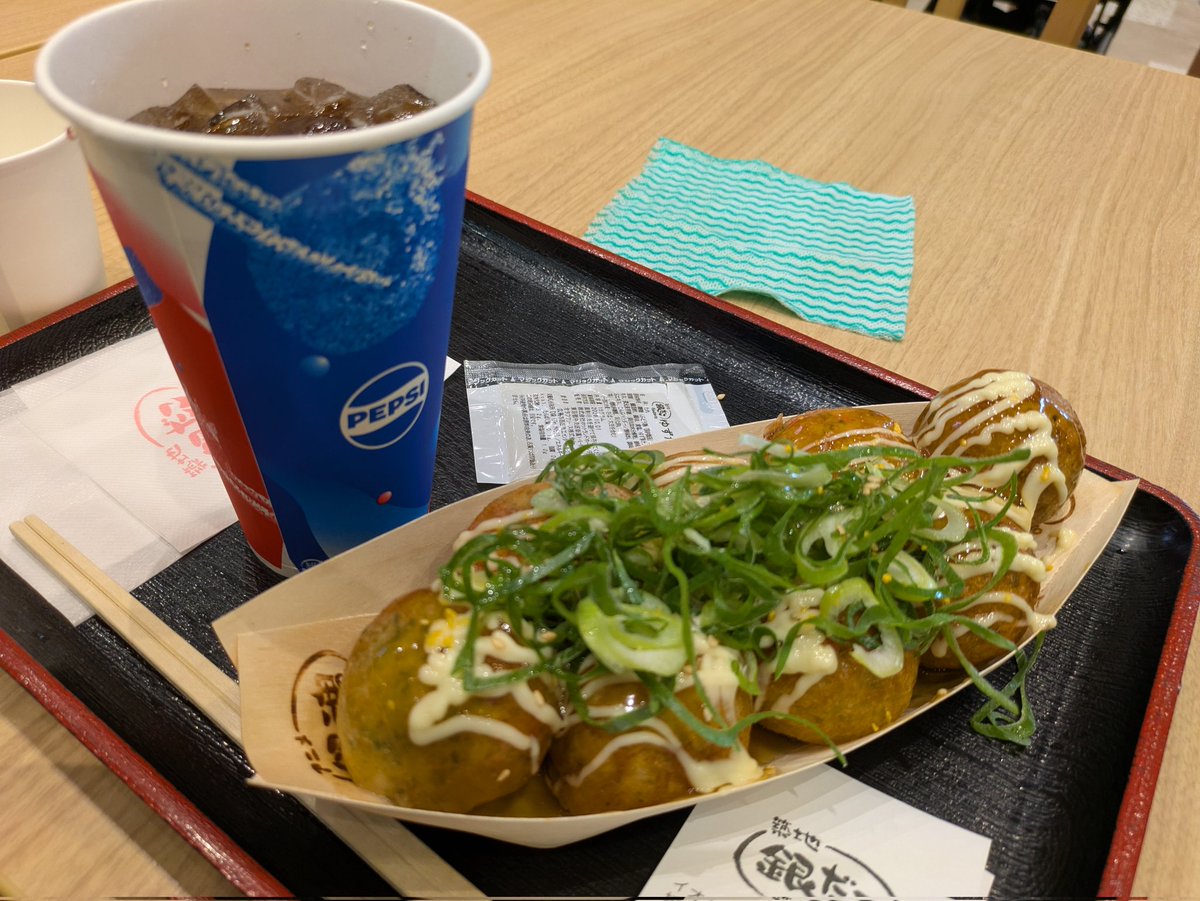 joujiatusi's tweet photo. 会長が座布団買いたいとイオン川口へ。俺は映画を見ます。昼飯は銀だこ。大谷の怪我が心配や。王位戦、久し振りに藤井聡太６冠が負けそうな展開。やはり伊藤２冠は伊達じゃない。νガンダムは伊達じゃない。口に関するアンケートというホラー映画は俺を夜泣きさせるか？#口に関するアンケート https://t.co/XDesTNIQv0