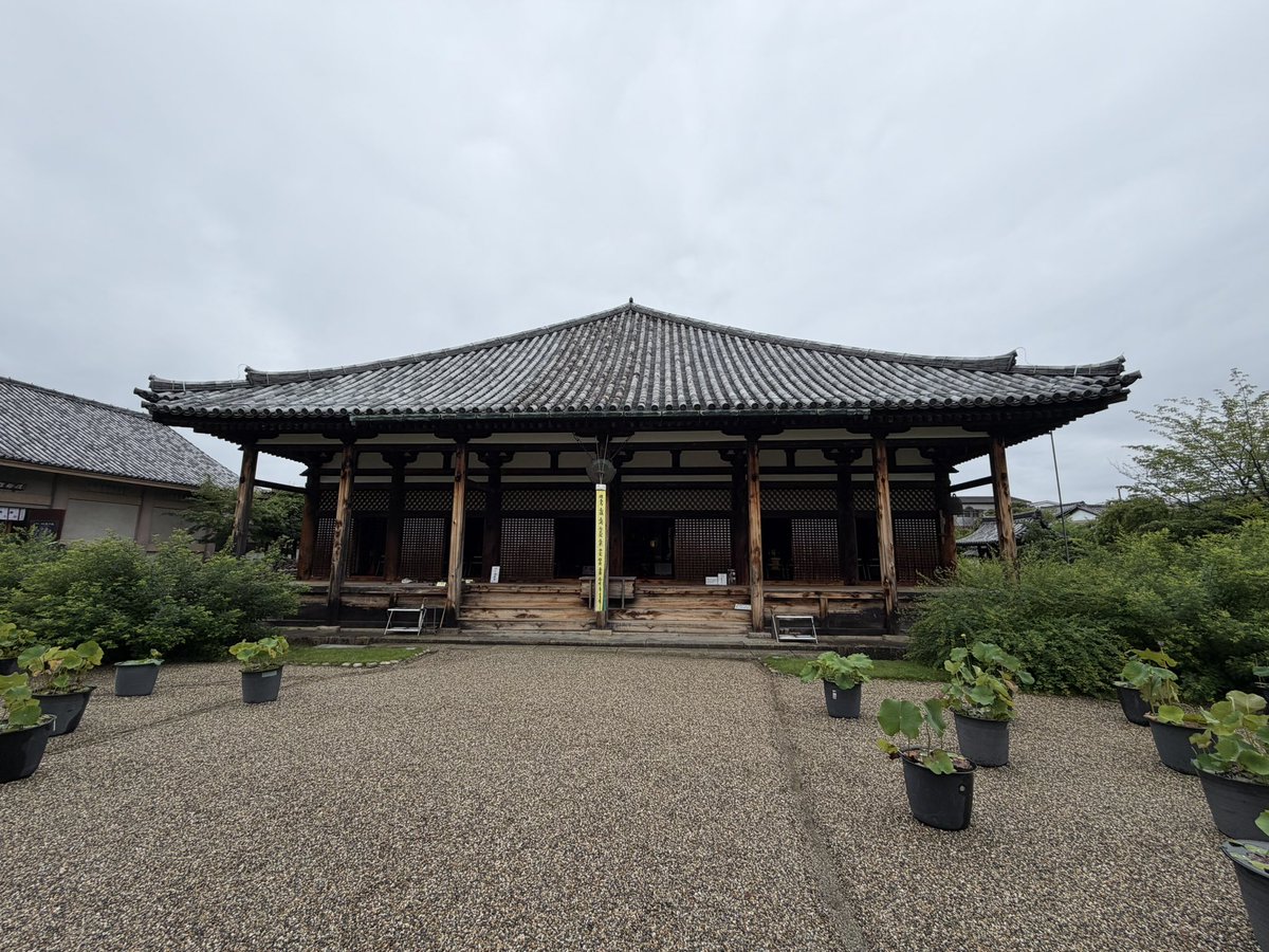 omu_touhou's tweet photo. 先週の奈良聖地巡礼で行ったスポット①:元興寺
蘇我馬子が創建した飛鳥寺が、平城京に遷都するにあたって一緒にこの地に移転されたことが始まりと言われています！
蘇我屠自古に思いを馳せつつ、お参りさせていただきました🥰
#大学東方 
#大阪公立大学 https://t.co/7S5xSHxzag