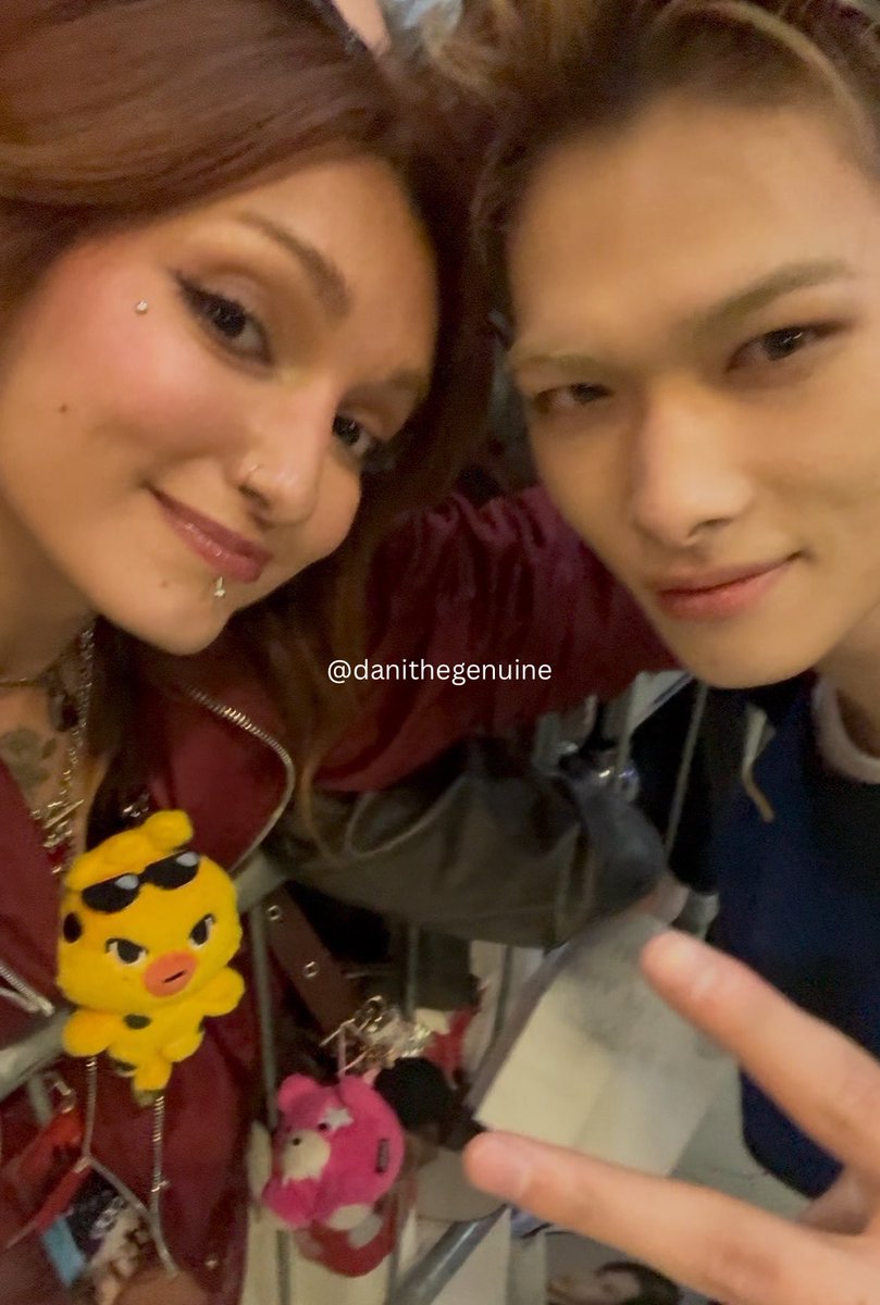allforchulsoo's tweet photo. NI-KI'S SELFIE WITH ENGENE AT TODAY'S SEND OFF 🥹😭 SO CUTE https://t.co/vbTuBKl0ZY