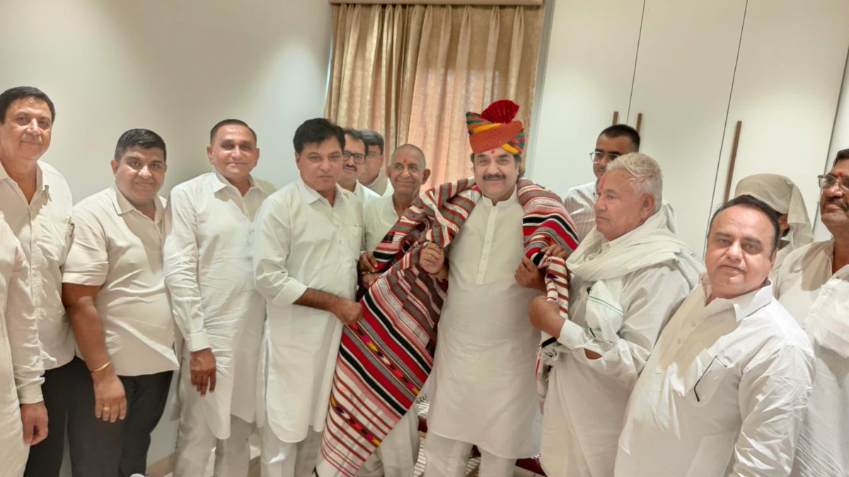 bishnoikuldeep's tweet photo. आज नई दिल्ली में राजस्थान के सांचौर निवासी श्री हुकमाराम लोहमरोड जी के गृह प्रवेश के शुभ अवसर पर आयोजित कार्यक्रम में सम्मिलित हुआ।
इस शुभ अवसर पर परिवार के सभी सदस्यों से आत्मीय मुलाकात कर उन्हें नए आशियाने के लिए हार्दिक बधाई एवं शुभकामनाएँ प्रेषित कीं। ईश्वर से प्रार्थना है कि यह नया गृह परिवार के लिए सुख, समृद्धि, उत्तम स्वास्थ्य, खुशहाली और मंगलमय जीवन का आधार बने।

स्नेह, अपनत्व और आत्मीयता से परिपूर्ण इस आयोजन का हिस्सा बनकर अत्यंत प्रसन्नता हुई।