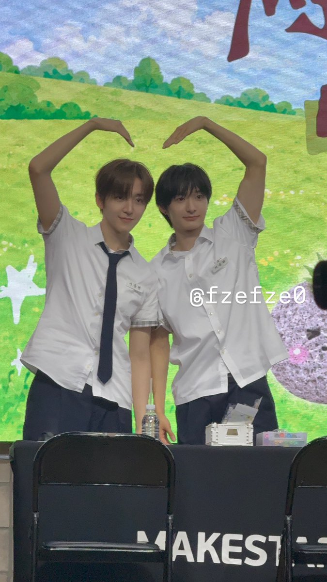 fzefze0's tweet photo. 260705 메이크스타 대면팬싸

교복동듀🩷🩷

#킥플립 #동화 #동현 https://t.co/aMY6MMYanD