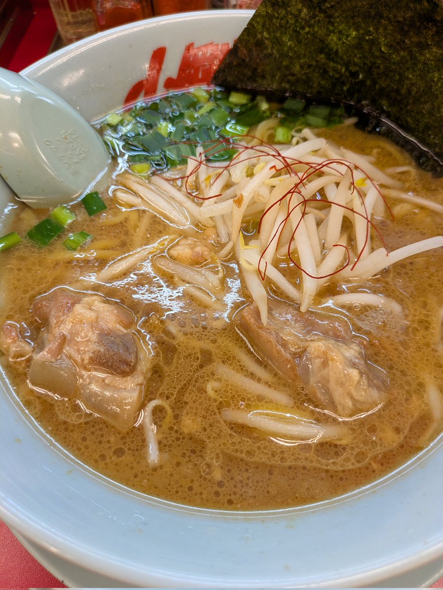 SAPOSATSU's tweet photo. 期間限定
豚バラなんこつラーメン…

好き嫌いありそうな気もするけど？
私は途中でガッツリにんにく入れて味変しました💦 https://t.co/hkY6iDWrDa