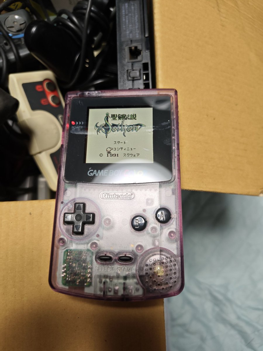 dekodevice's tweet photo. ゲーム機入った箱が出てきた。PCエンジンあるけどスーパーCD-ROM2がないわ。ゲームボーイカラーはちゃんと動くな。DSはあるがアドバンスはどこにやったかな。 https://t.co/PYwN5FXzZT