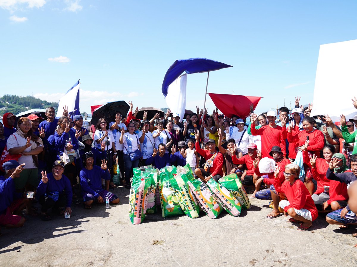 ABSCBNNews's tweet photo. ‘WPS, ATIN ITO!’
Hundreds of fisherfolk from Zambales with Atin Ito Coalition launched a sea action on Sunday, July 5 to kick off the celebration of the 10th anniversary of the Philippines’ landmark 2016 Arbitral Ruling.
The activity also renewed the call for the government to declare July 12 as National West Philippine Sea Victory Day. | via @AllisonCoABSCBN