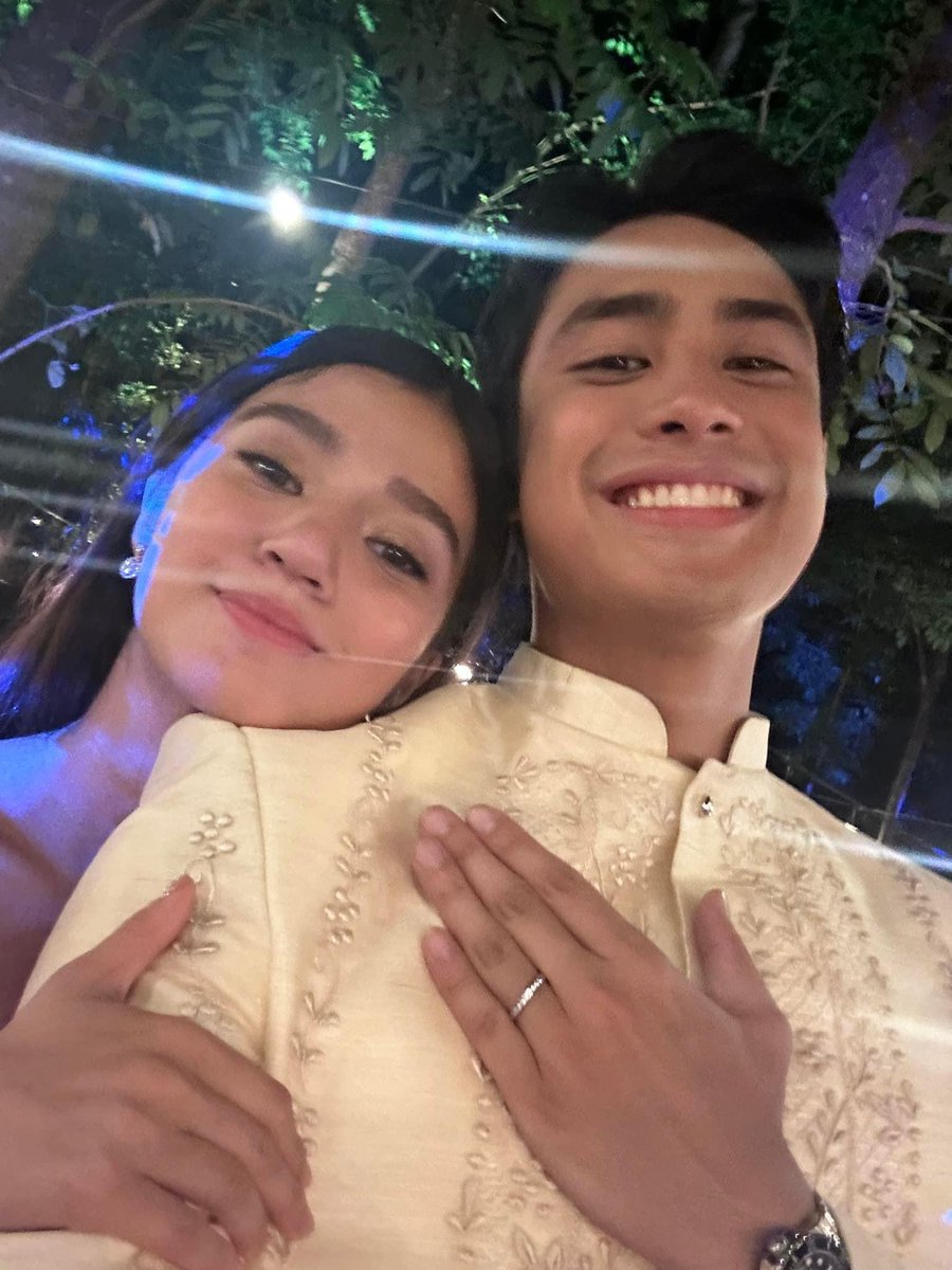 _paralumandb's tweet photo. gusto ko yung feel na feel niya SJSKSKSJAHAHAHA IN GOD’S PERFECT TIME INDEEEED https://t.co/JmBd6BCCBT