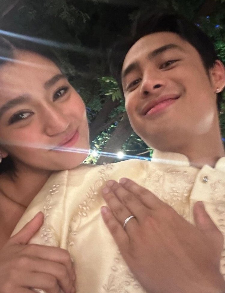 _paralumandb's tweet photo. gusto ko yung feel na feel niya SJSKSKSJAHAHAHA IN GOD’S PERFECT TIME INDEEEED https://t.co/JmBd6BCCBT