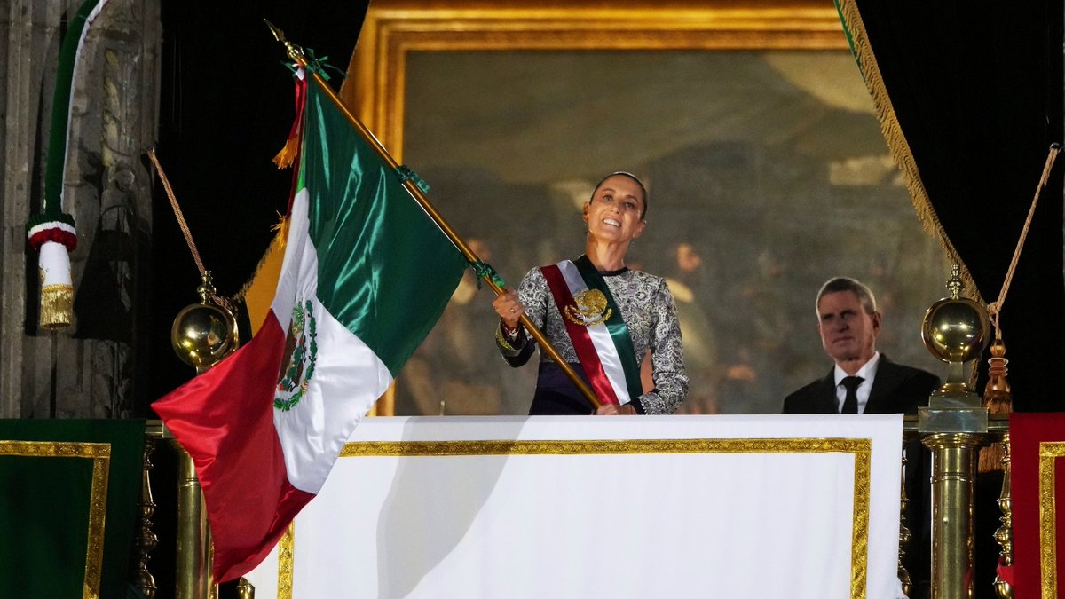 MexSolidarity's tweet photo. “All Countries Have the Right to Be Free”: Sheinbaum in Congratulating the US on Its Independence

Speaking at an event in Michoacán, Sheinbaum tied the US's 250th anniversary to every nation's right to be free and independent.

https://t.co/UAQOjajoTX https://t.co/m4KWLFZf1F