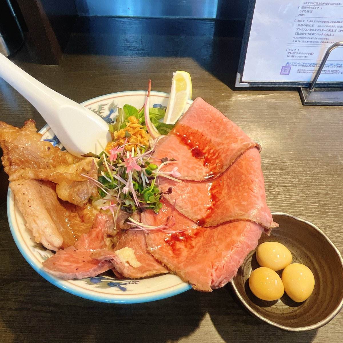 Yome_nyo's tweet photo. 本日のお昼 at 弘明寺丿貫

港区女子のMAZE Soba returns
〜No more Mounjaro remix〜 うずら

行列に並び頂いた9周年限定メニュー！見た瞬間「すっご……」という感想しか出ませんでした🤣たっぷりのお肉でまぜそばなのに混ざらない笑 この一杯で満腹です、美味しかった〜！本日もご馳走様です！ https://t.co/8m0PgjStcU