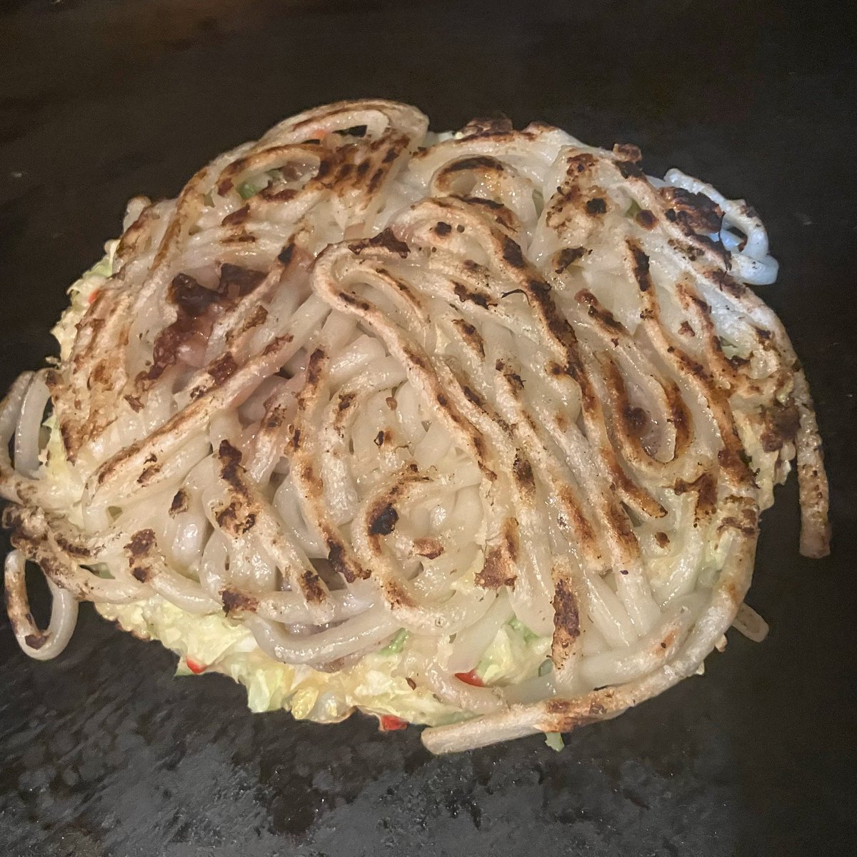 cotora2003's tweet photo. 最近うどんモダンのご注文が急上昇！
表面はパリッと焼いても
もちっとした食感ですヽ(^o^) https://t.co/wg5m1rzAf6