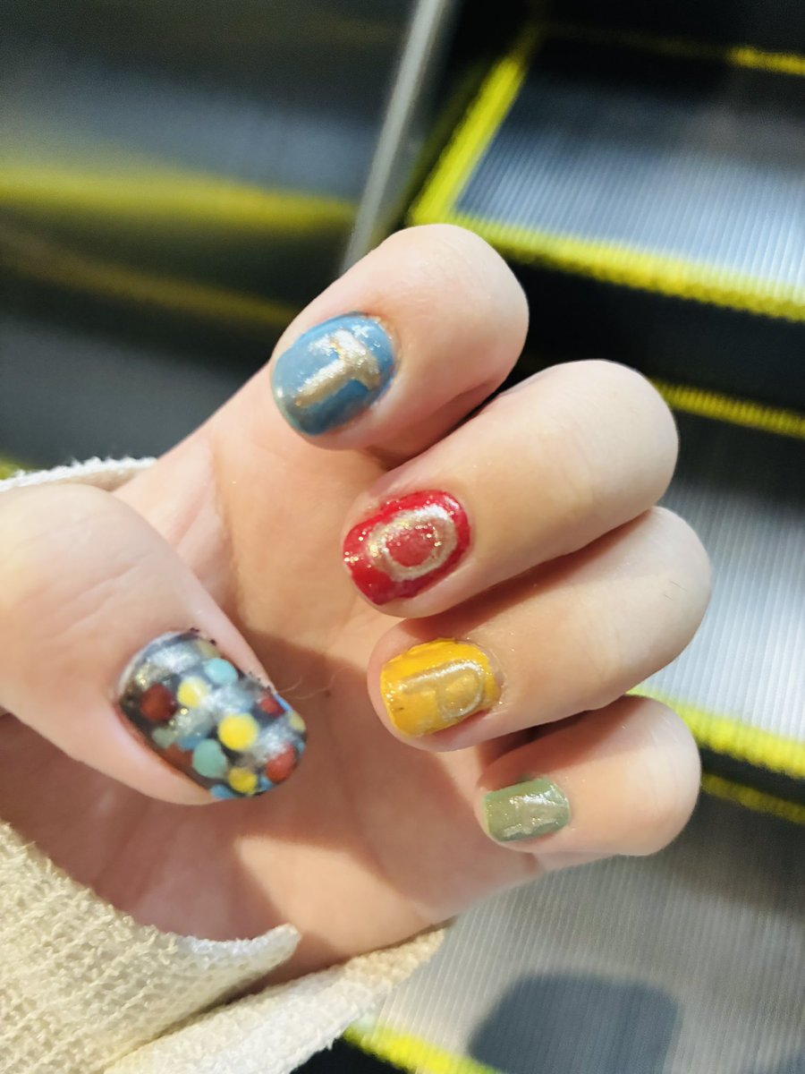 konoha_azami966's tweet photo. ネイルした！
初心者だから全然綺麗じゃないけどTOP4カラーのつもり！
ちょっと親指キショいかも水玉多くて
 #TOP4TOKYODOME2 https://t.co/gE6BrAz1Cn