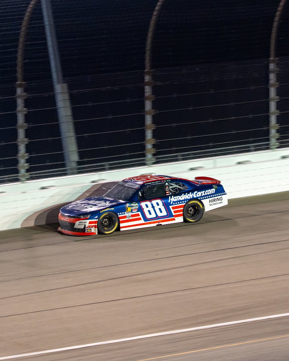 JRMotorsports's tweet photo. Back in control with 50 to go 👊 https://t.co/1VnXI9AnWL