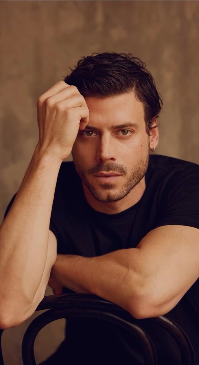 BuzzingPop's tweet photo. Happy 41st birthday to the irresistibly charismatic, unapologetic François Arnaud. 🎂 https://t.co/8n59qyudTP