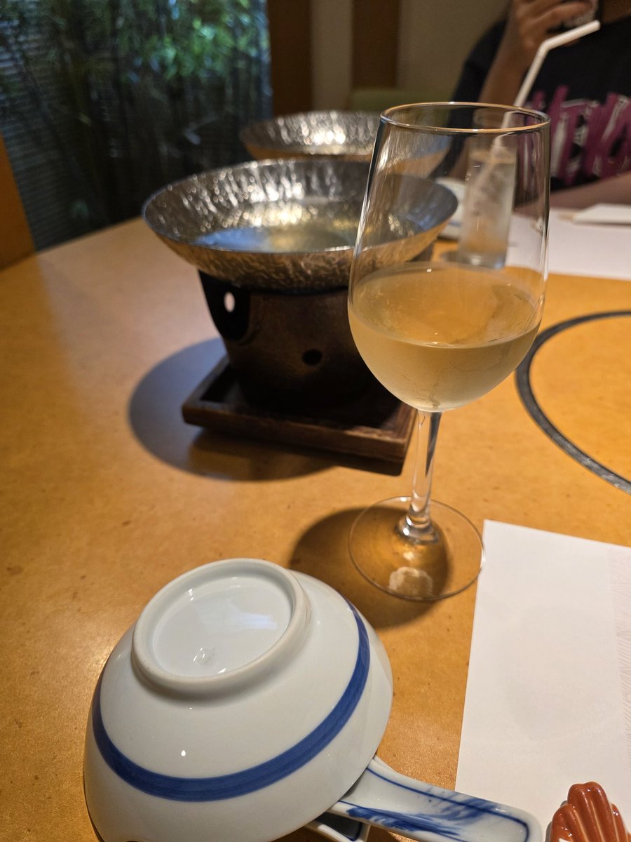 moonofbin0126's tweet photo. 낮술 🍷 
나도 아스트로하고싶었다 https://t.co/Ttjsc19XOY
