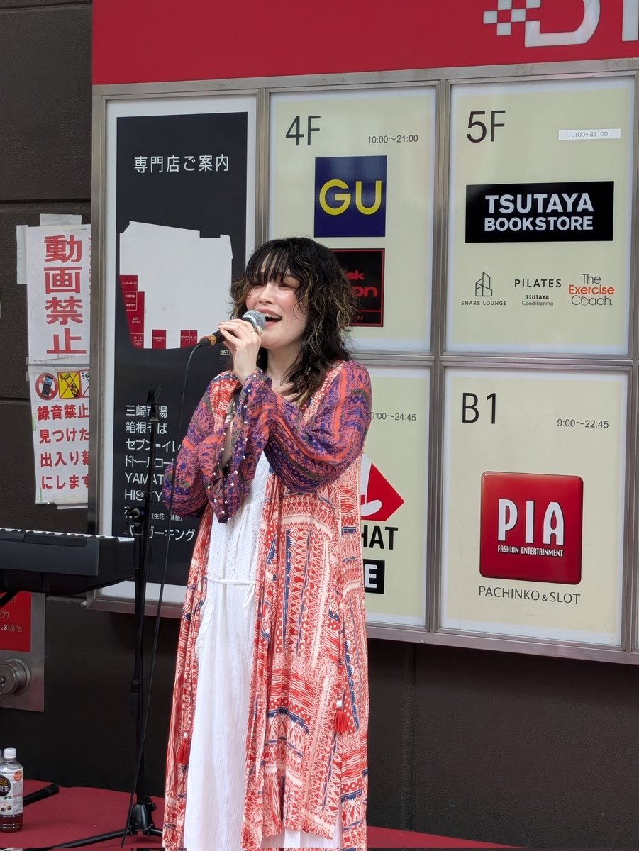 Yanagi_tuki_umi's tweet photo. 久しぶりに生歌を聴くことができて嬉しい
元気が出るし感情を揺り動かされる素敵な歌声でした
#TACAMI さん
#銀座街 #バスカーライブ https://t.co/lvR0vZI1aY