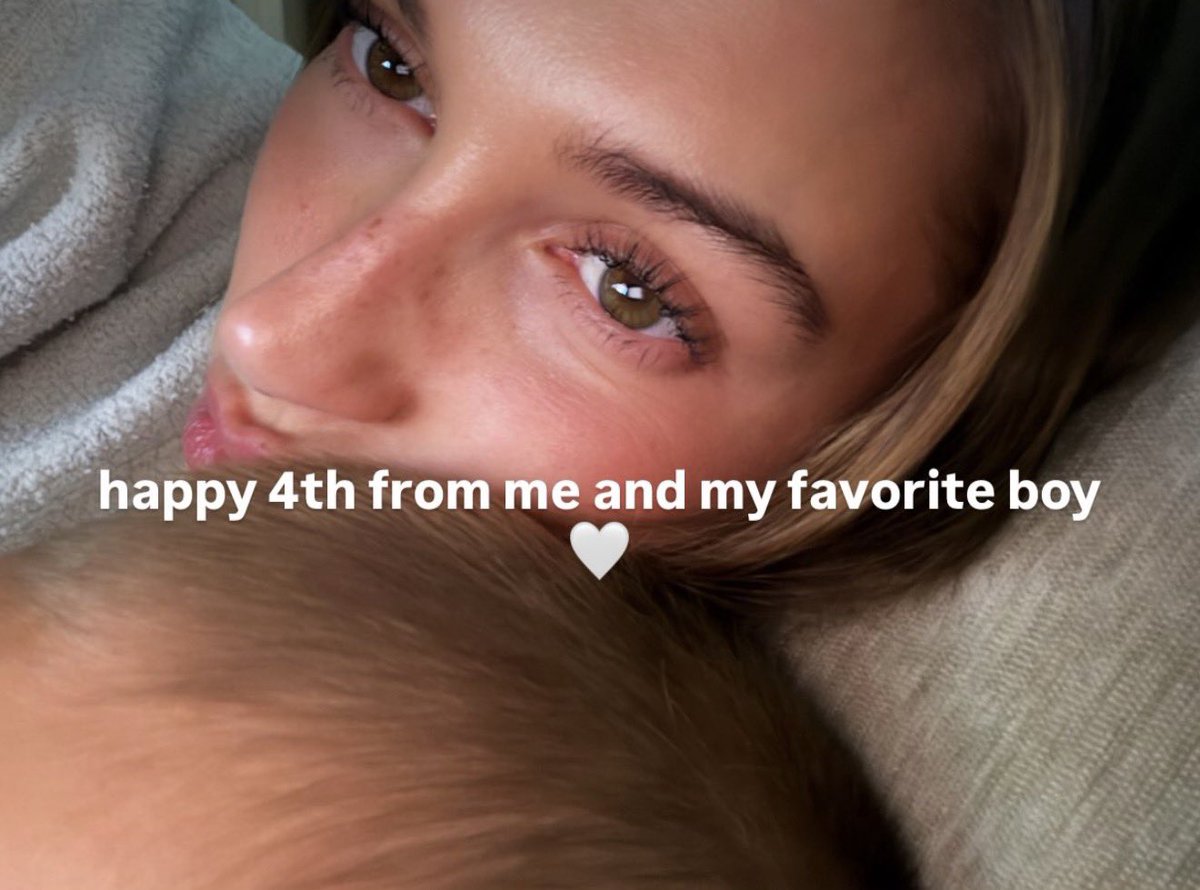 offmybieber's tweet photo. HAILEY AND BABY JACK 🥹💙 https://t.co/5wkseSDuKx