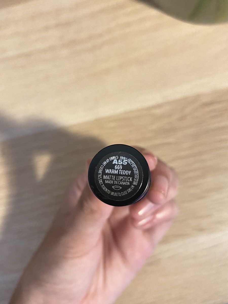 calasbt's tweet photo. WTS 

mac mini lipstick shade warm teddy — 100K

100% original, dapet as a gift dari official store mac tapi sayangnya shade nya ngga cocok di aku. cuma swatch sekali buat liat shade nya :D

bisa oren
🏡 bandung https://t.co/Ao4BLoJ25A