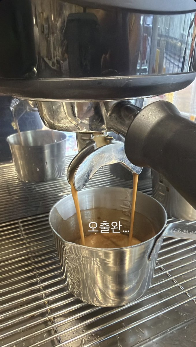 memoryusb9506's tweet photo. 어서오세요! 메가커피 임돠!!!!!!!!! https://t.co/YUQctitAhw