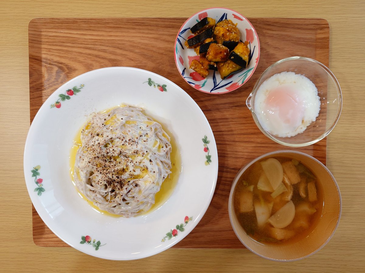naha2's tweet photo. あかりのそうめん（蕎麦ver.）
かぼちゃの甘辛煮
おんたま
かぶのおみおつけ https://t.co/7lF46uP1Z7