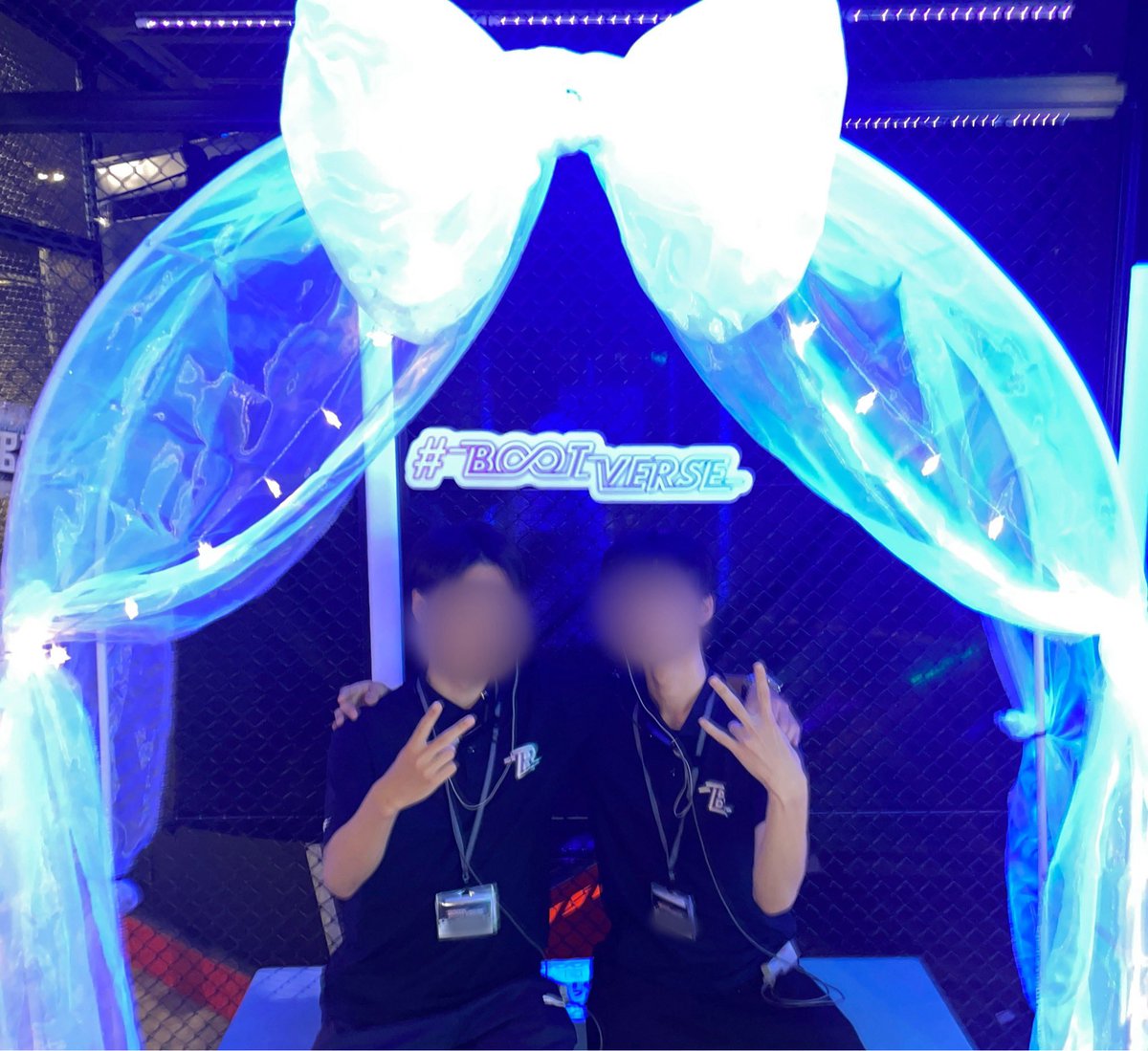 BV_ebina's tweet photo. 📸🆕フォトスポットを設置いたしました‼️✨

今季のフォトスポットは
【フラッシュ撮影でリボンが光る】仕様🎀💡✨

💫期間💫
7/1~9/30

アーチの下で幻想的なひと時を🌙🎵
ご来店の際はぜひぜひお試しください👀🌟

#BOOTVERSE   #海老名 https://t.co/ENkB3Te0Ji