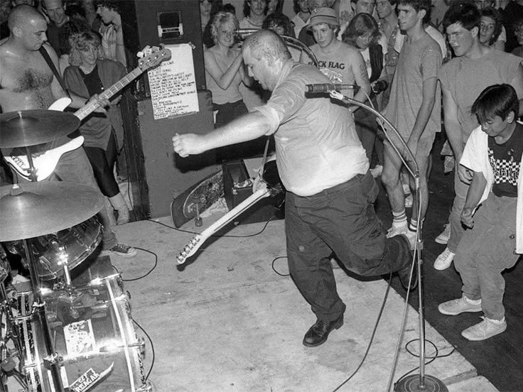 PunkRockStory's tweet photo. 42 years ago
The Minutemen, Eugene, Oregon, "The Campaign Trail '84" tour.
Photo by Hank Trotter on July 3, 1984
#punk #punks #punkrock #hardcorepunk #punklegends #minutemen #dboon #history #punkrockhistory https://t.co/3efja2xYMS