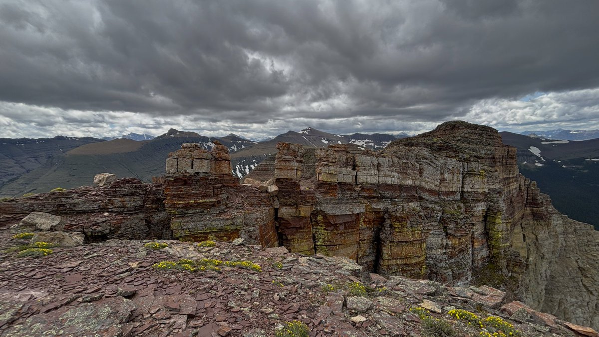ChristianLArch's tweet photo. This was such a beautiful scramble: waterfalls, incredible rock colours and formations, pinnacles, glissading down a snow patch, decent scree down… Castle Wildland Provincial Park, Alberta, Canada - July 2026
#insta360 #hikingalberta https://t.co/DMEMNqdwyf