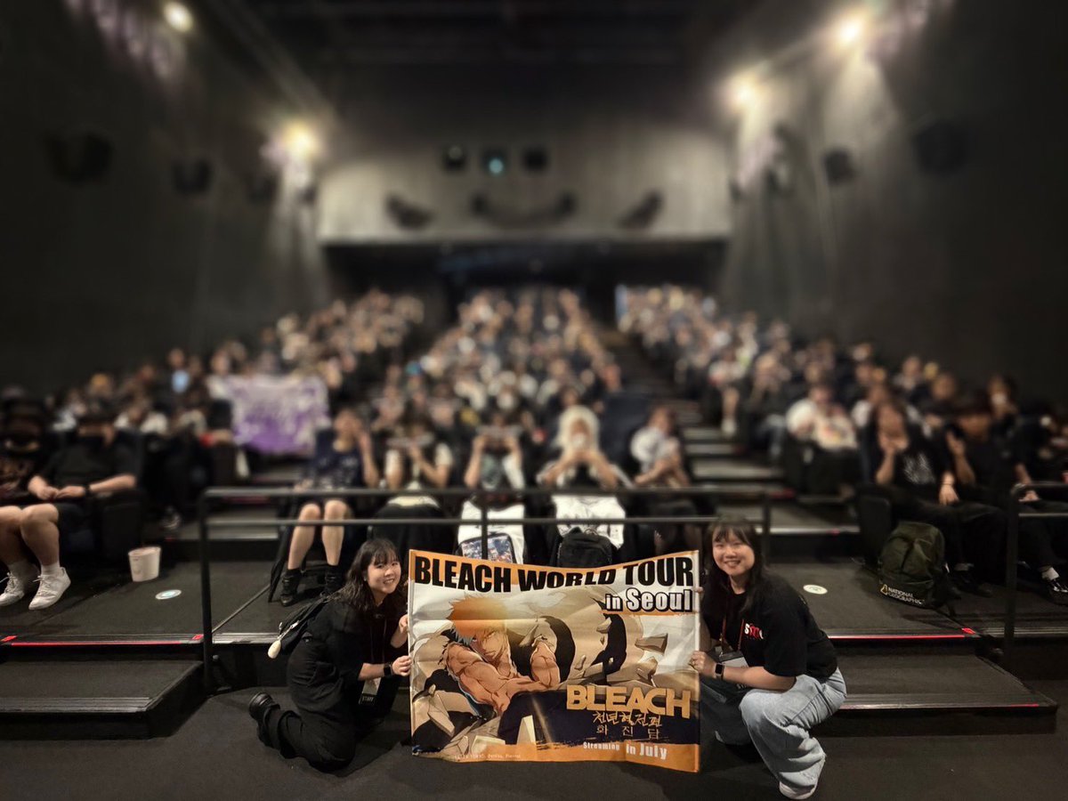 BLEACHanimation's tweet photo. ◤￣￣￣￣￣￣￣￣￣￣￣￣◥
　  BLEACH WORLD TOUR
                レポート③
◣＿＿＿＿＿＿＿＿＿＿＿＿◢

韓国・ソウルでも
『BLEACH 千年血戦篇-禍進譚-』
先行上映イベントを実施✨

コンも韓国で全力応援‼️

#BLEACH_anime #BLEACH
#BLEACHWORLDTOUR https://t.co/i4bZ7oZl5e