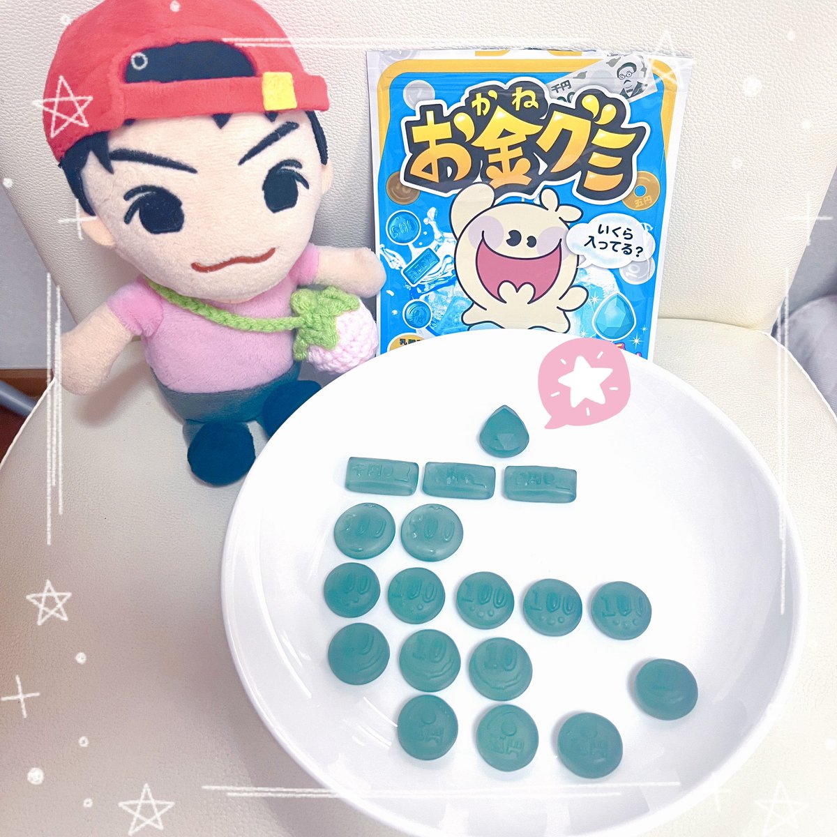 koguFSugok's tweet photo. 1袋目！結構出だし良いのでは…！？4546円、しかもダイヤも入り〜💎😆✨嬉しいな❣️そして何より美味しい…！！過去一好きな味かもしれない…一袋あっという間に完食してしまう…🤦‍♀️罪…
#お金グミ
＃Dotene https://t.co/ncSVtsPMm4