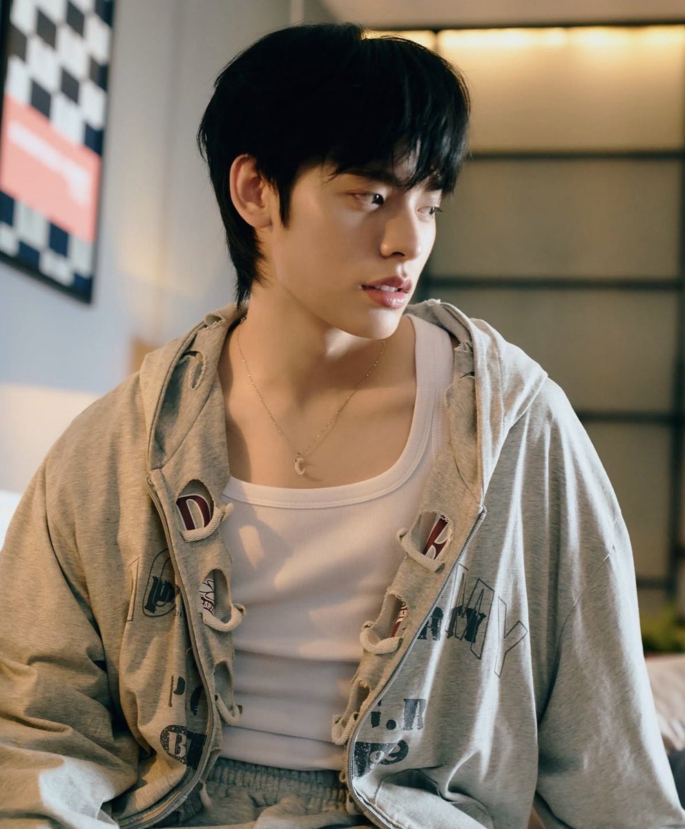 lvrsqin's tweet photo. one of his best looks https://t.co/6HzGxAvnBK