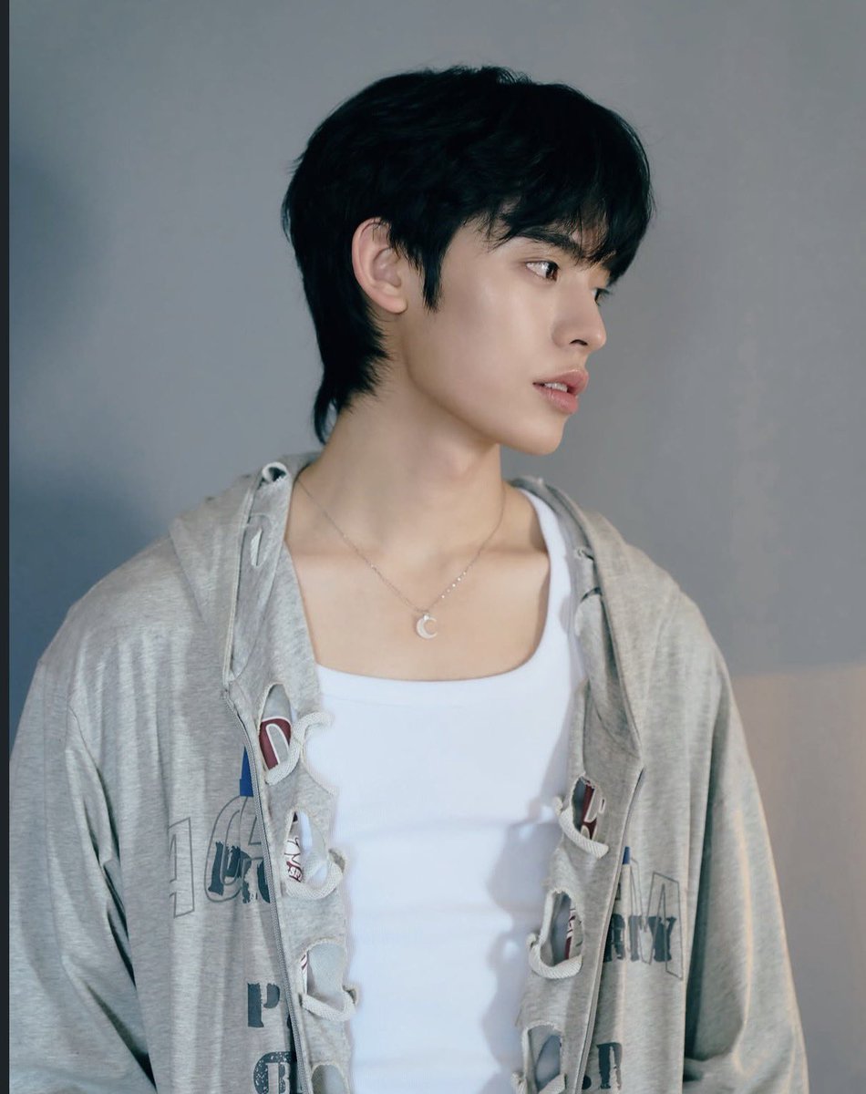 lvrsqin's tweet photo. one of his best looks https://t.co/6HzGxAvnBK