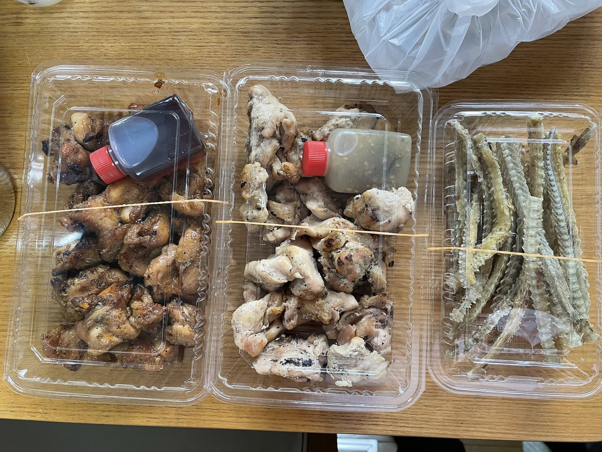 HOMEAMUSE's tweet photo. 焼き鳥と鰻の骨買ってきた https://t.co/iOBWyXWalz