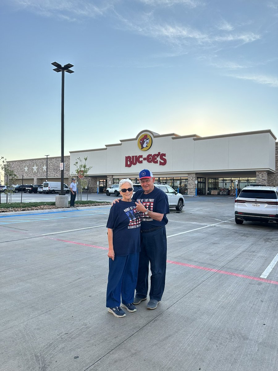 kbrooke325's tweet photo. The Bailey Family's Great American Road Trip continues - Day 2 takes us from Amarillo, TX to Capulin Volcano, NM and finally to Colorado Springs, CO. Happy 4th of July! https://t.co/Ny8iDXMpVZ
