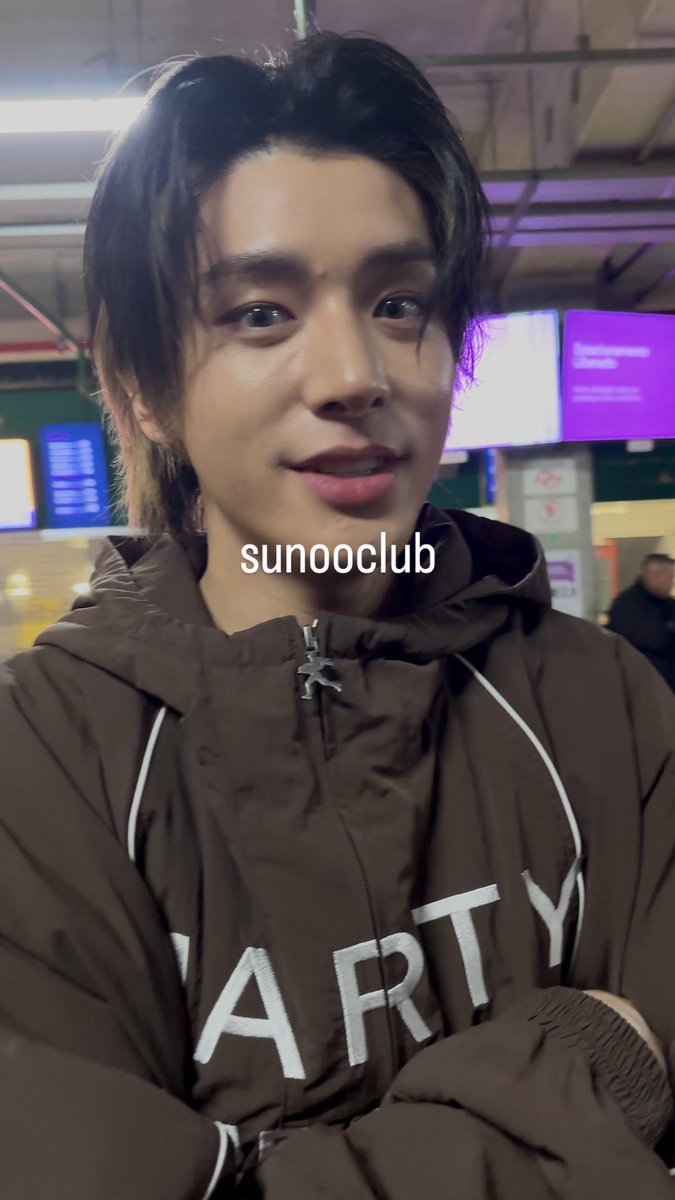 sunooclub's tweet photo. A CARINHA DELE FOFO (eu bobona virei a camera na hora q ele fez pose https://t.co/GoJvVSY21X