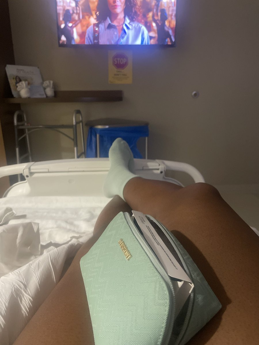 Miss_LadyShay's tweet photo. So glad to be out of the hospital #feetfetısh https://t.co/ubreE23ZKz