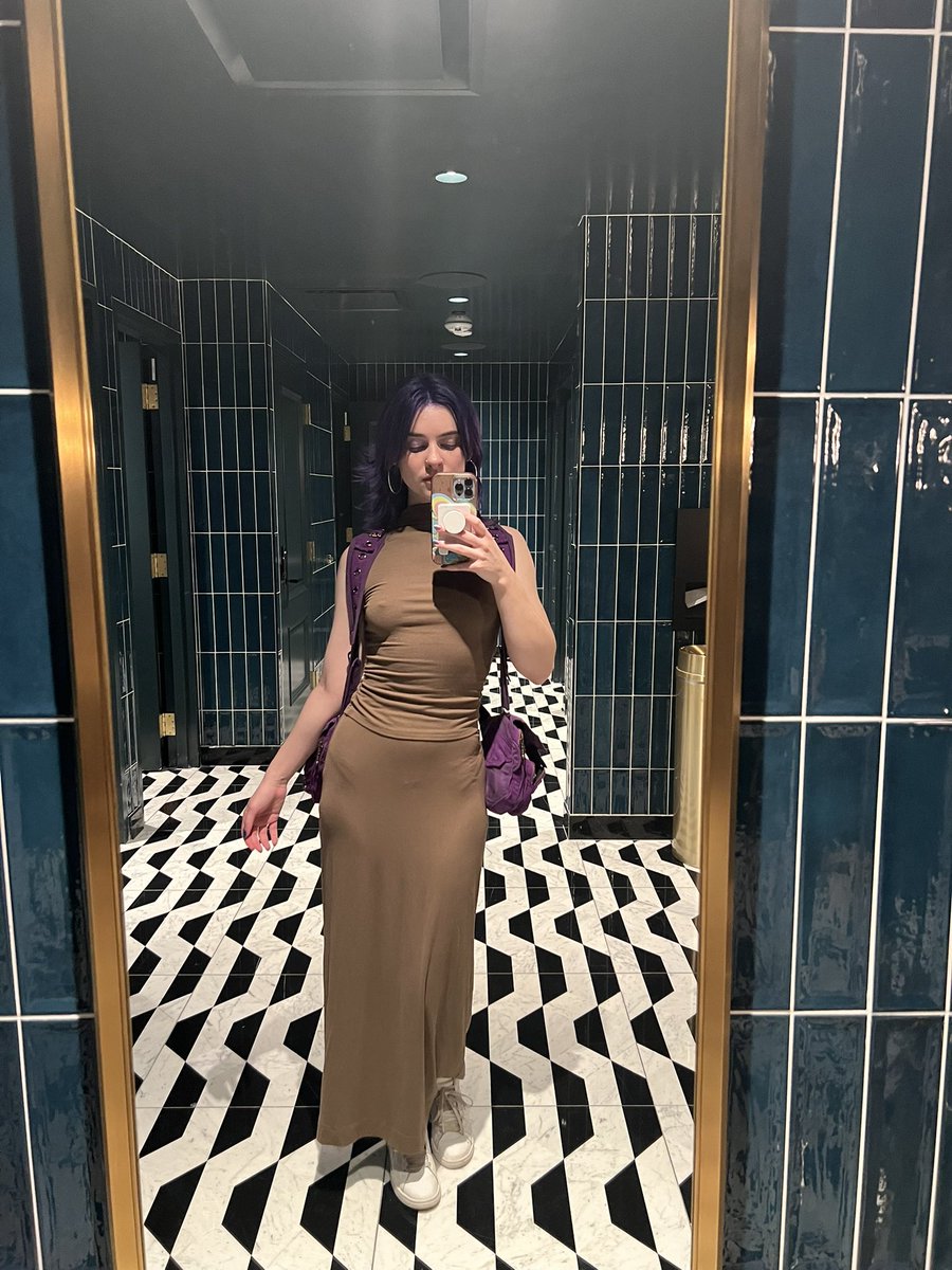 DeviantSpirits's tweet photo. This is who you’re taking on a date btw 😘 https://t.co/Wp4EdHWkXL