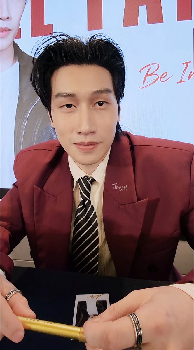 janesps2's tweet photo. นี่คือหน้าดาราตอนจับสาววาย
และคาดคั้นเอาคำตอบว่าทำไมถึงชอบเจษเบิ้ล 🤣
พี่อย่ามากดดันนนน กัววววววววววว

BIBLE FANSIGN IN SHANGHAI 

#BibleShanghai1stFansign https://t.co/LhTJzc6HBS