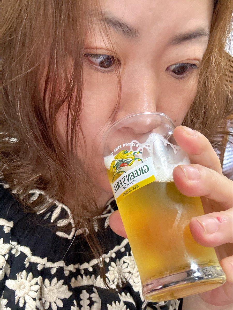 yuko111611161's tweet photo. 博士はもり
おgはざる

七味で食ったり、わさびで食ったり…
あ、ノンアルのグラスだけど中身ちゃんとビールなんでな… https://t.co/2KKQn3RlqN