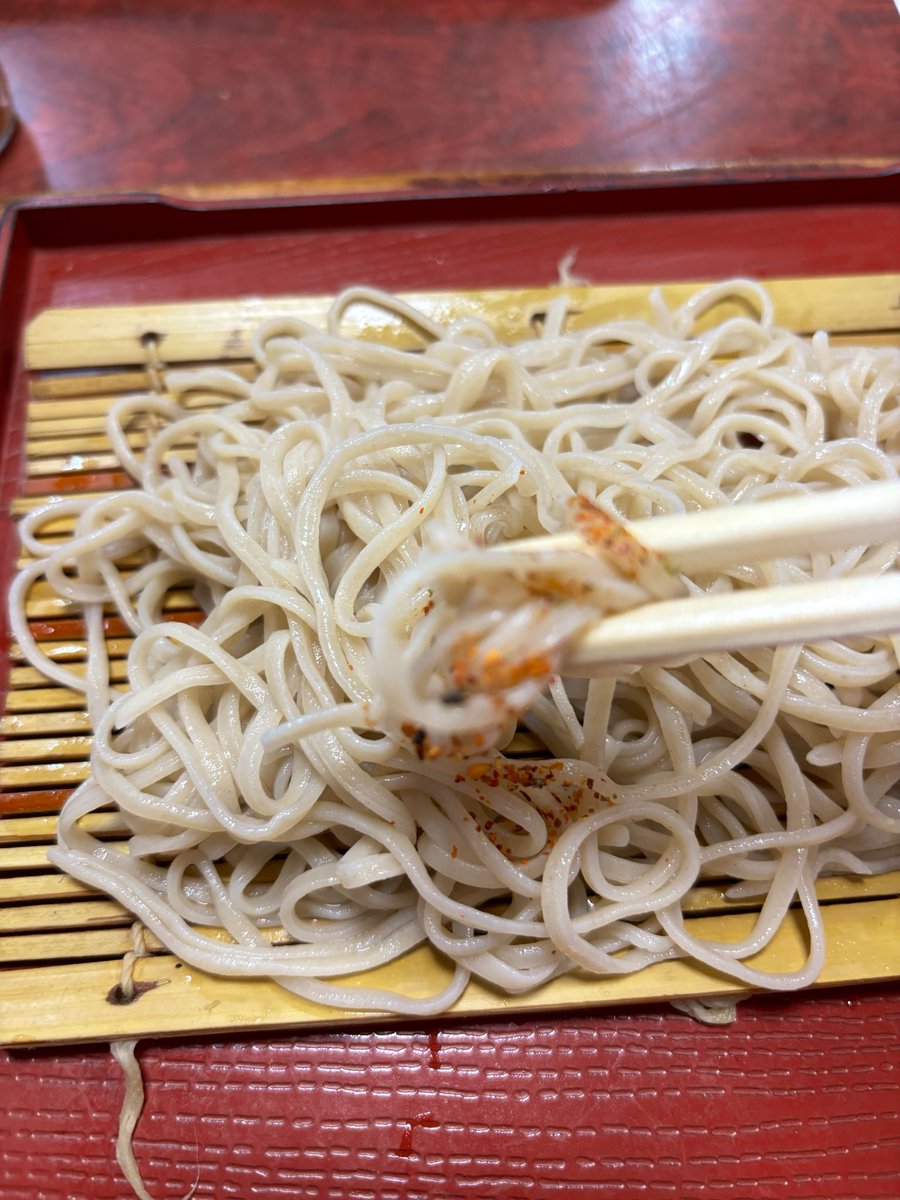 yuko111611161's tweet photo. 博士はもり
おgはざる

七味で食ったり、わさびで食ったり…
あ、ノンアルのグラスだけど中身ちゃんとビールなんでな… https://t.co/2KKQn3RlqN