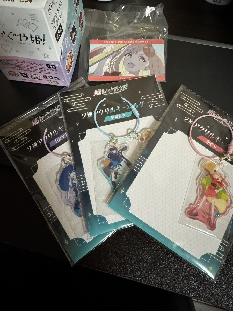 arc_168's tweet photo. ゲーマーズから届いた
アクスタはあまり持ち歩きたくないけど、イベント用に持ち歩けるものも欲しい…っていう葛藤を解消するために買いました https://t.co/P4lB82VzY5