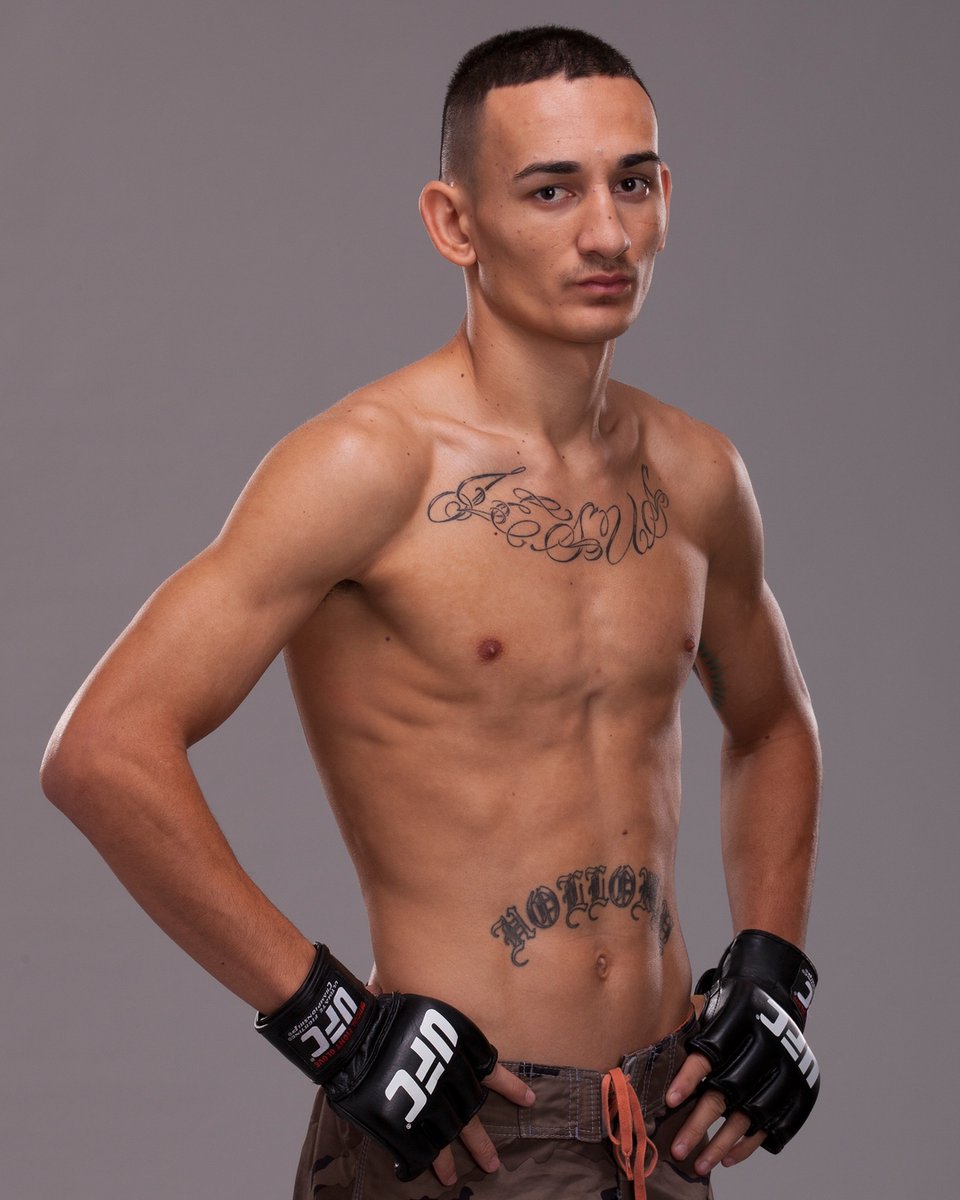 ufc's tweet photo. From 20-year-old prospect to UFC legend 🌺

@BlessedMMA looks to add another legendary moment to his career at #UFC329!

[ LIVE JULY 11 at 9pmET on @ParamountPlus ] https://t.co/qiXJeSYjB1